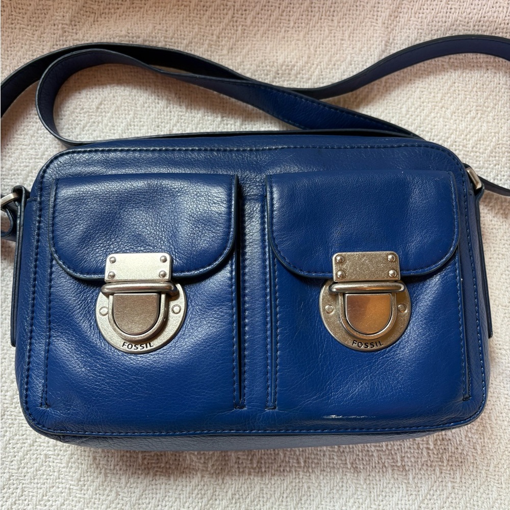 RARE!! Buttery soft leather Fossil crossbody handbag in Royal blue